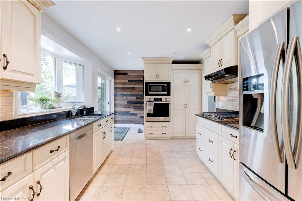 4391 Lakeshore Road, Burlington, ON - Indoor Photo Showing Kitchen