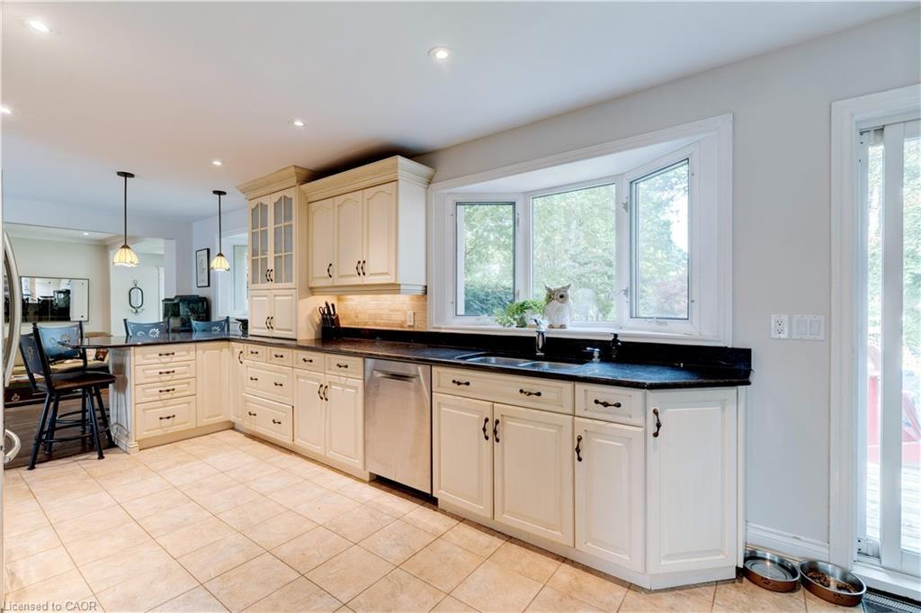 4391 Lakeshore Road, Burlington, ON - Indoor Photo Showing Kitchen