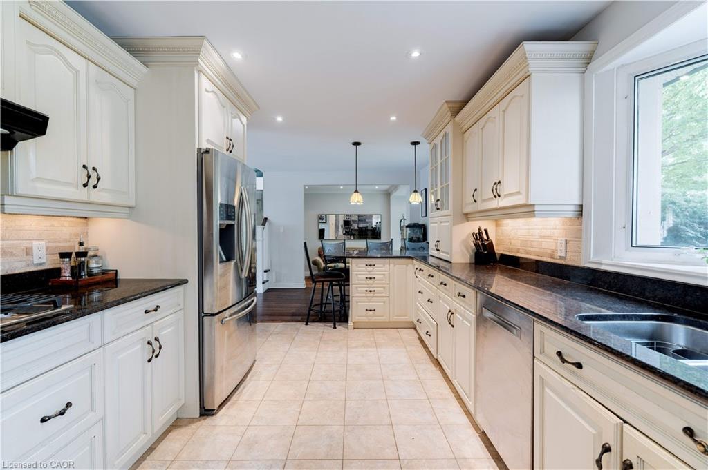 4391 Lakeshore Road, Burlington, ON - Indoor Photo Showing Kitchen