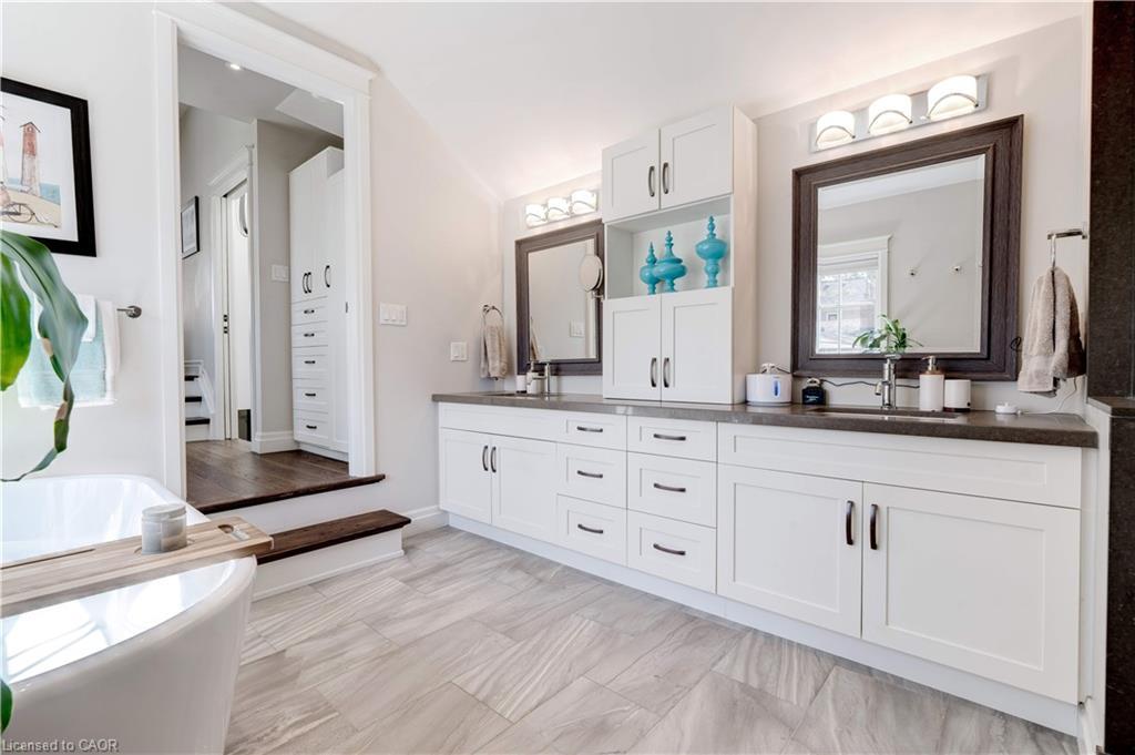 4391 Lakeshore Road, Burlington, ON - Indoor Photo Showing Bathroom