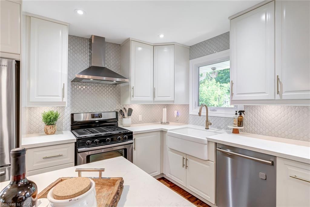 1807 Heather Hills Drive, Burlington, ON - Indoor Photo Showing Kitchen