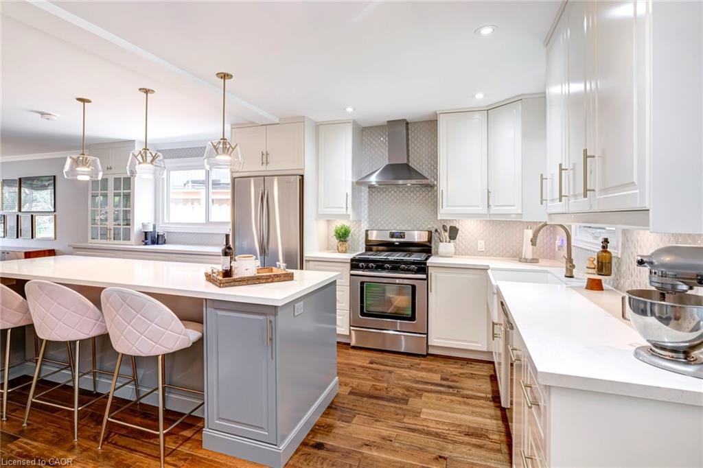 1807 Heather Hills Drive, Burlington, ON - Indoor Photo Showing Kitchen With Upgraded Kitchen