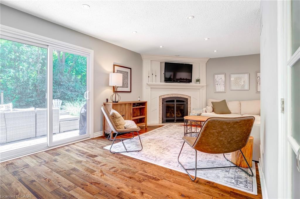 1807 Heather Hills Drive, Burlington, ON - Indoor Photo Showing Living Room With Fireplace