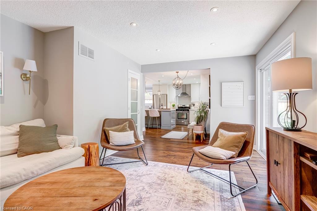1807 Heather Hills Drive, Burlington, ON - Indoor Photo Showing Living Room