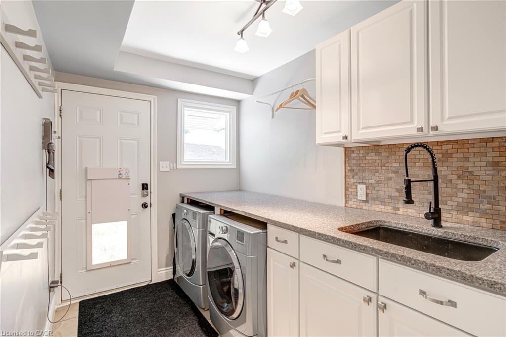 1807 Heather Hills Drive, Burlington, ON - Indoor Photo Showing Laundry Room