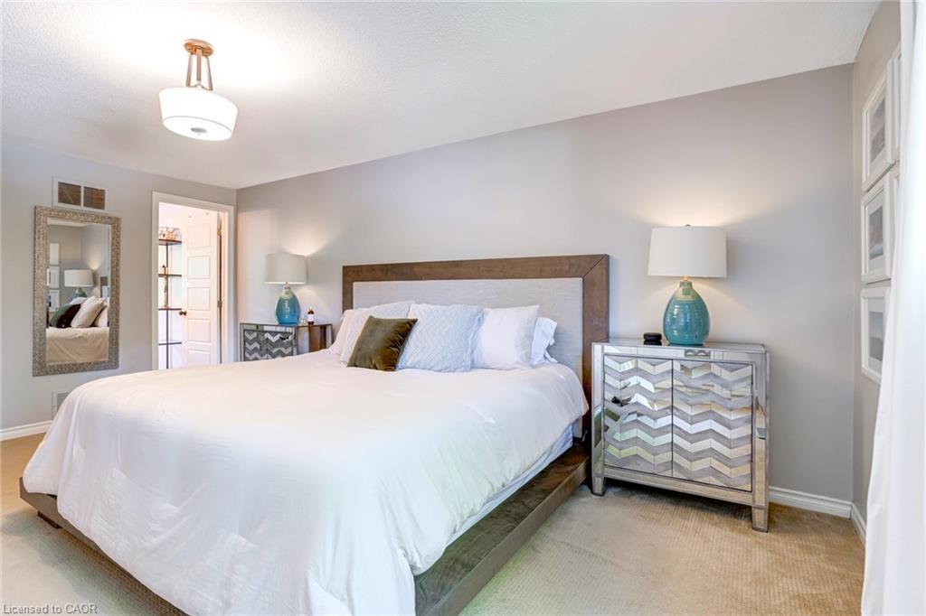 1807 Heather Hills Drive, Burlington, ON - Indoor Photo Showing Bedroom