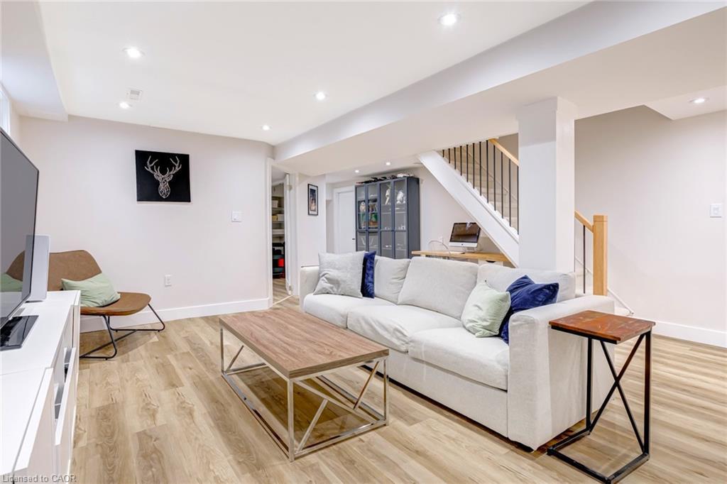 1807 Heather Hills Drive, Burlington, ON - Indoor Photo Showing Living Room