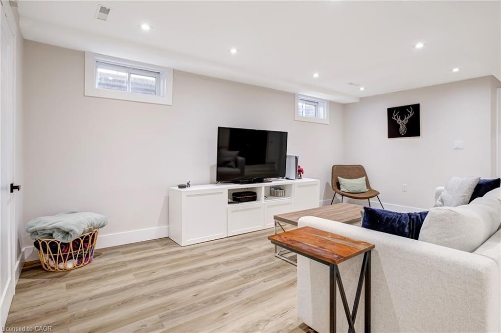 1807 Heather Hills Drive, Burlington, ON - Indoor Photo Showing Basement