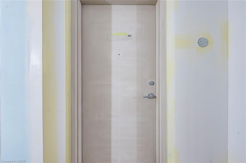 402-4 Elsinore Path, Etobicoke, ON - Indoor Photo Showing Bathroom