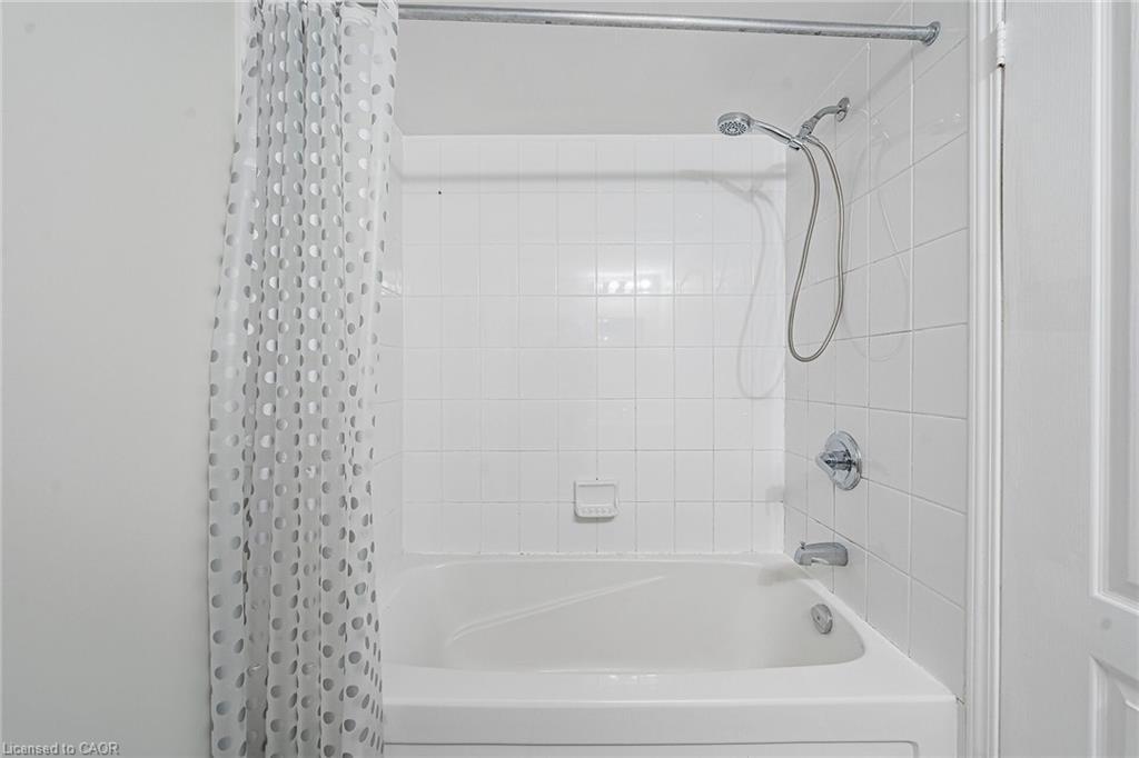 402-4 Elsinore Path, Etobicoke, ON - Indoor Photo Showing Bathroom
