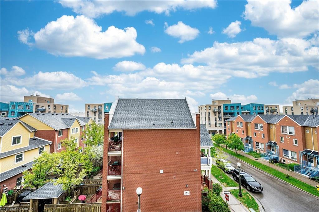402-4 Elsinore Path, Etobicoke, ON - Outdoor