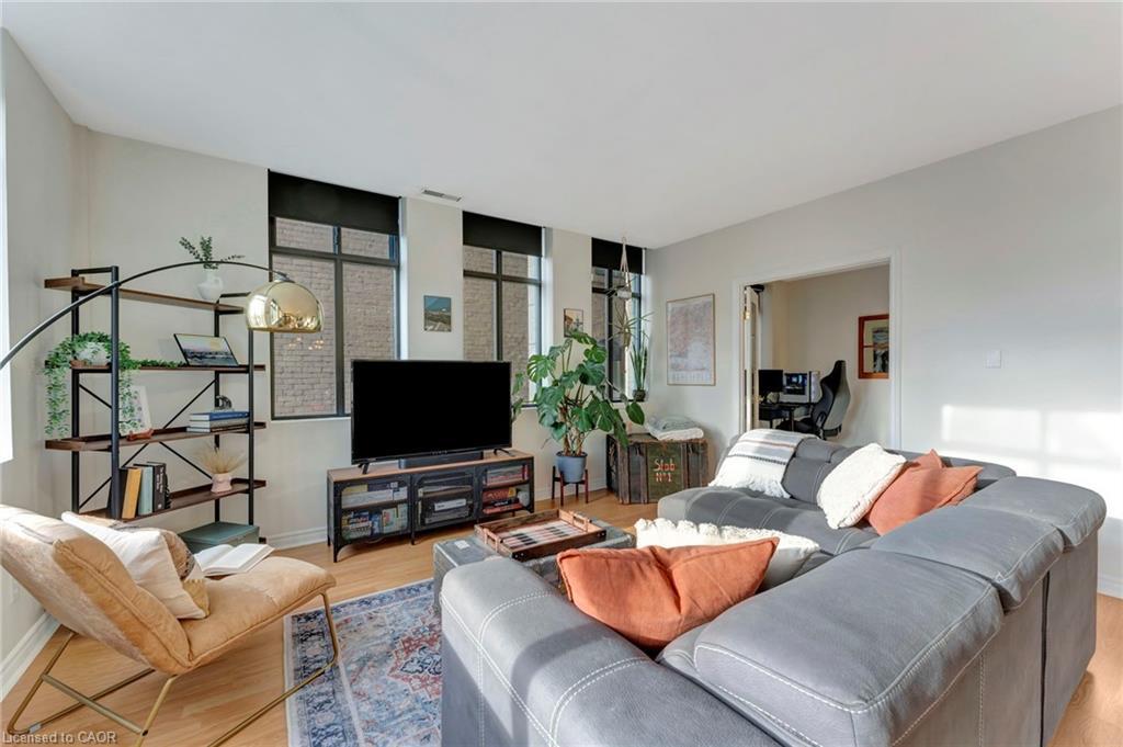 701-36 James Street S, Hamilton, ON - Indoor Photo Showing Living Room