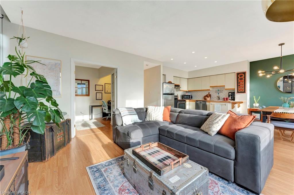 701-36 James Street S, Hamilton, ON - Indoor Photo Showing Living Room