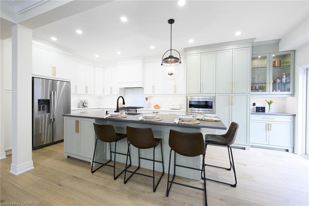 9-270 Main Street W, Grimsby, ON - Indoor Photo Showing Kitchen With Upgraded Kitchen