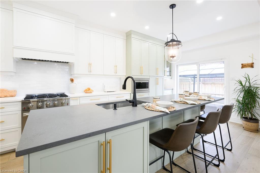 9-270 Main Street W, Grimsby, ON - Indoor Photo Showing Kitchen With Upgraded Kitchen