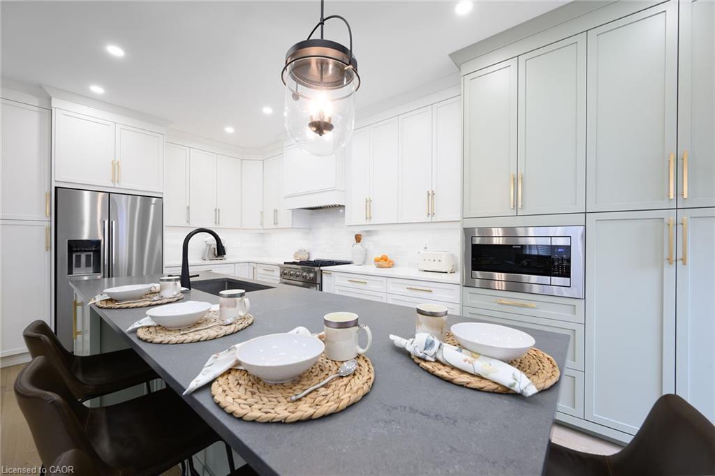 9-270 Main Street W, Grimsby, ON - Indoor Photo Showing Kitchen With Upgraded Kitchen