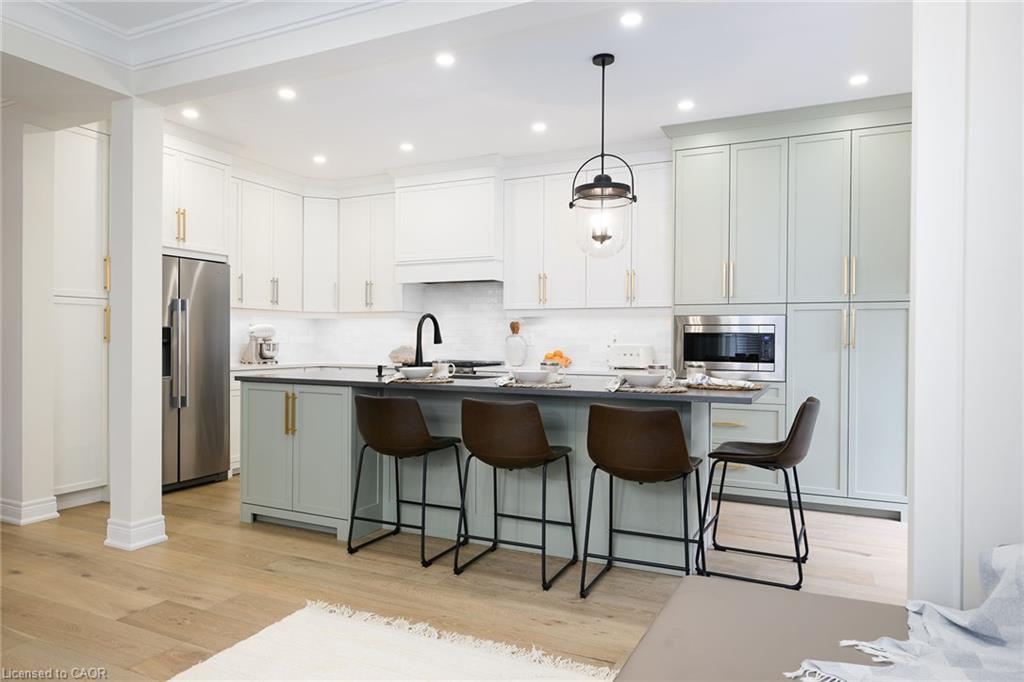 9-270 Main Street W, Grimsby, ON - Indoor Photo Showing Kitchen With Upgraded Kitchen