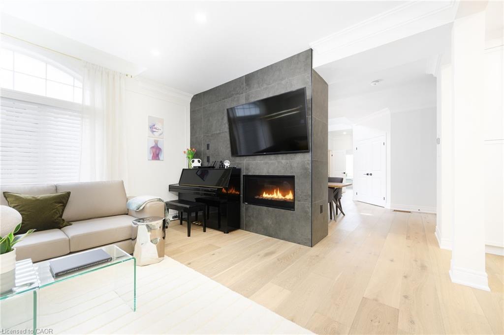 9-270 Main Street W, Grimsby, ON - Indoor Photo Showing Living Room With Fireplace