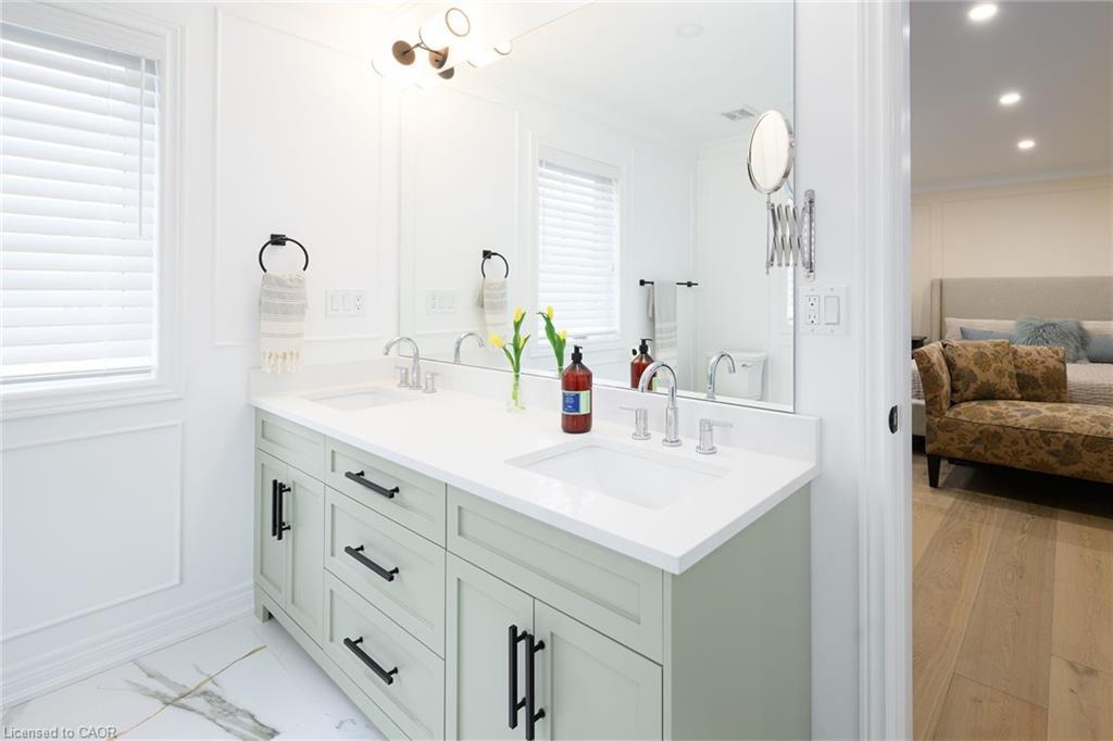 9-270 Main Street W, Grimsby, ON - Indoor Photo Showing Bathroom