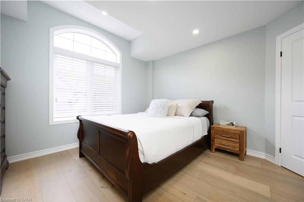 9-270 Main Street W, Grimsby, ON - Indoor Photo Showing Bedroom