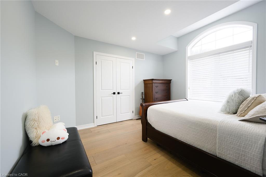 9-270 Main Street W, Grimsby, ON - Indoor Photo Showing Bedroom