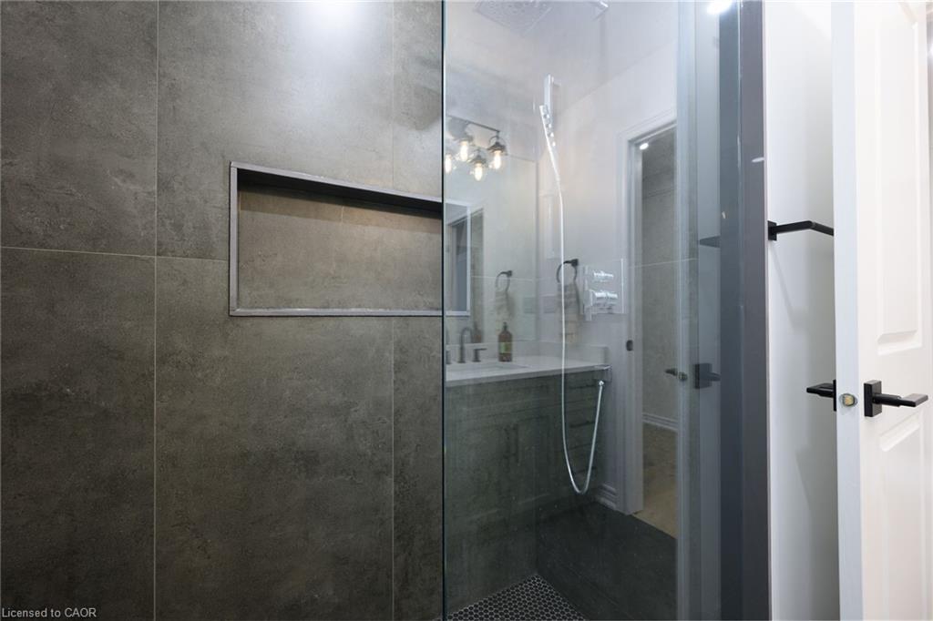 9-270 Main Street W, Grimsby, ON - Indoor Photo Showing Bathroom