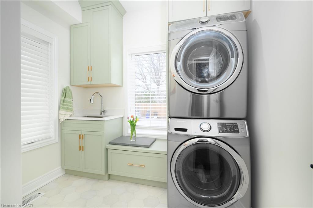 9-270 Main Street W, Grimsby, ON - Indoor Photo Showing Laundry Room