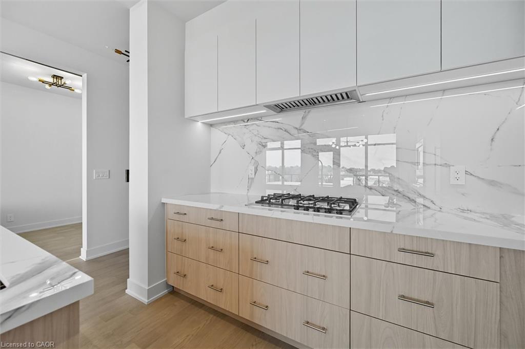 409-123 Maurice Drive, Oakville, ON - Indoor