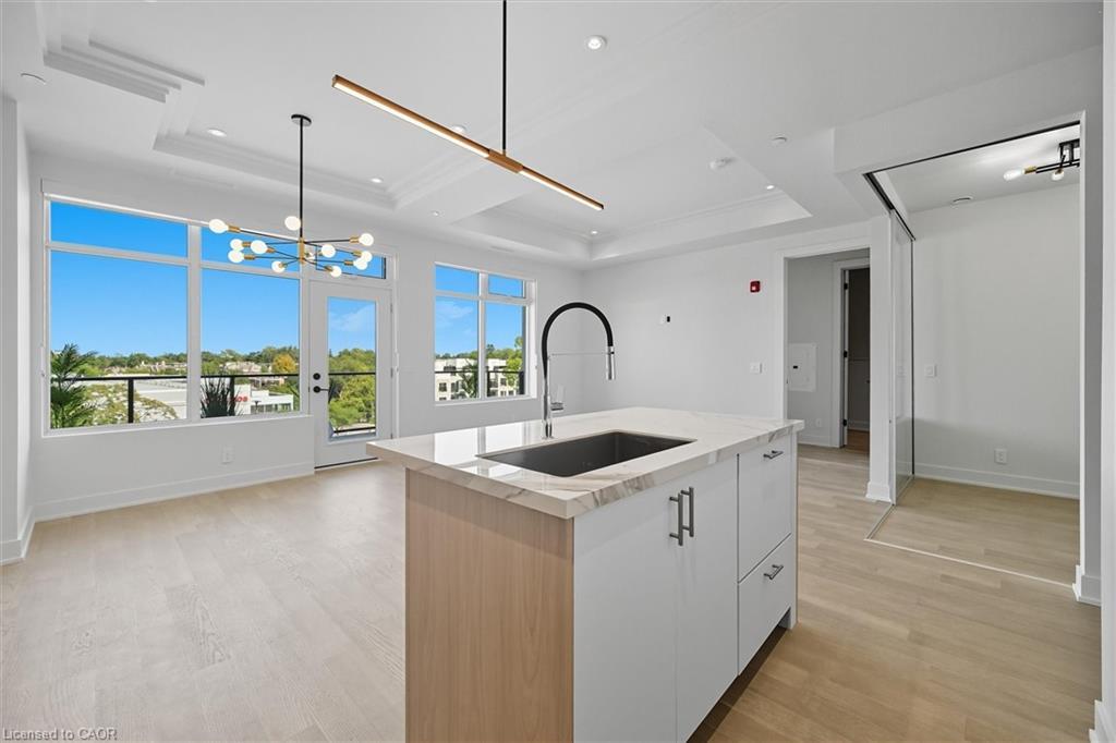 409-123 Maurice Drive, Oakville, ON - Indoor Photo Showing Kitchen