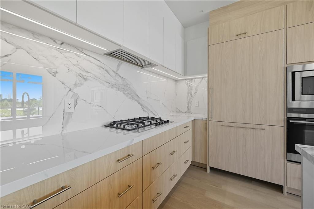 409-123 Maurice Drive, Oakville, ON - Indoor Photo Showing Kitchen