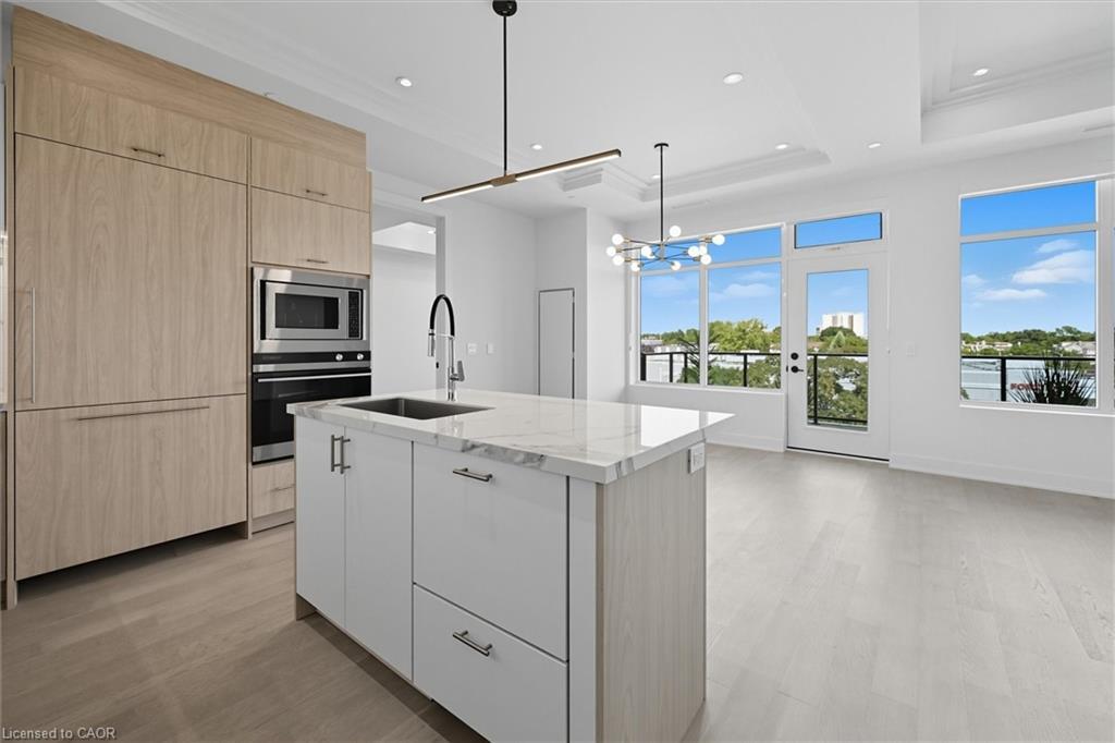 409-123 Maurice Drive, Oakville, ON - Indoor Photo Showing Kitchen With Upgraded Kitchen