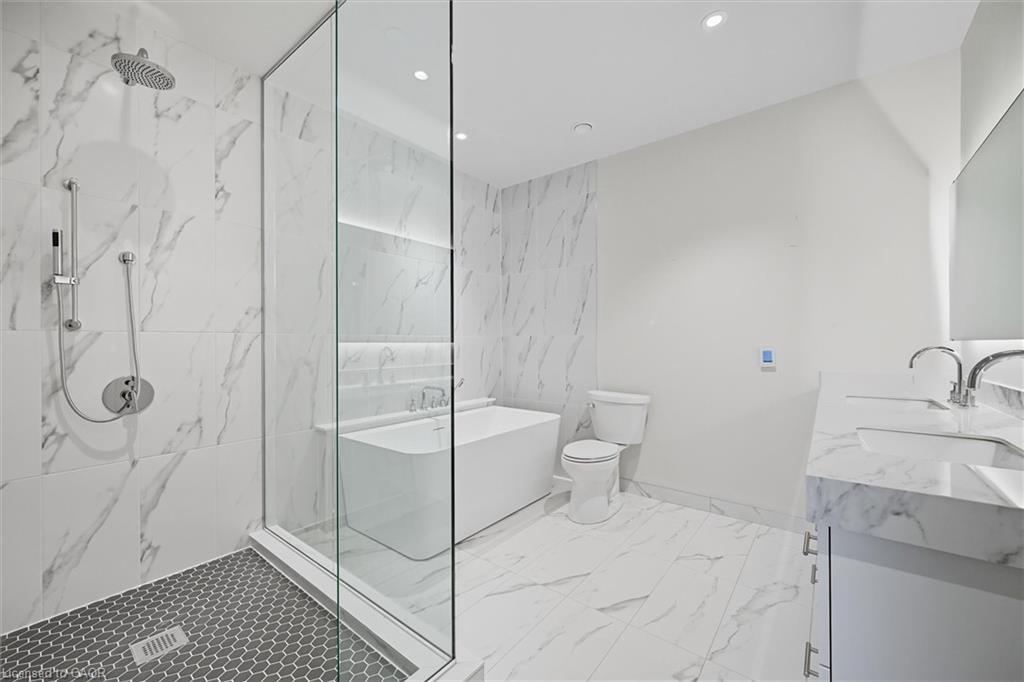 409-123 Maurice Drive, Oakville, ON - Indoor Photo Showing Bathroom