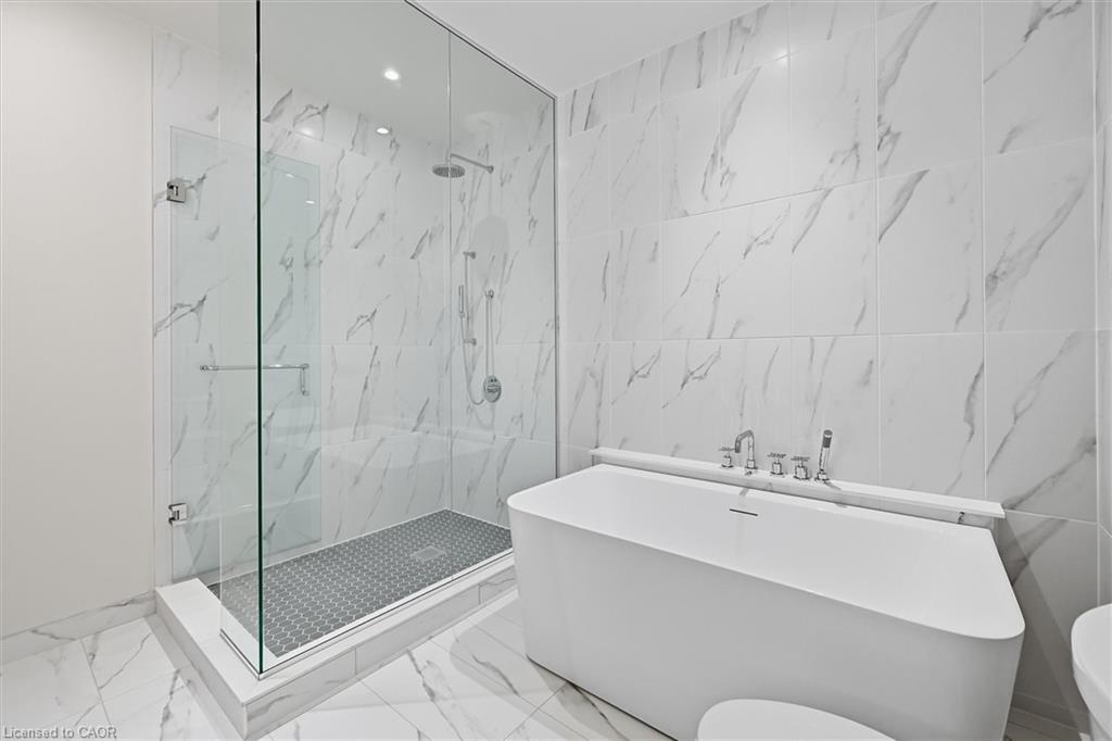 409-123 Maurice Drive, Oakville, ON - Indoor Photo Showing Bathroom