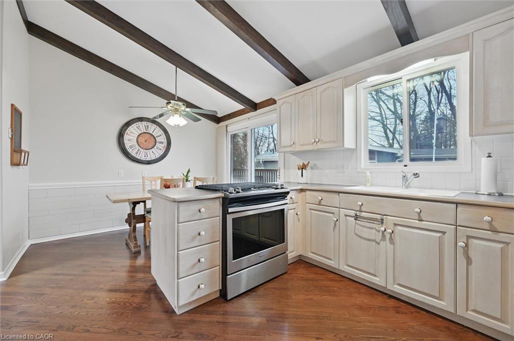 768 King Road, Burlington, ON - Indoor Photo Showing Kitchen