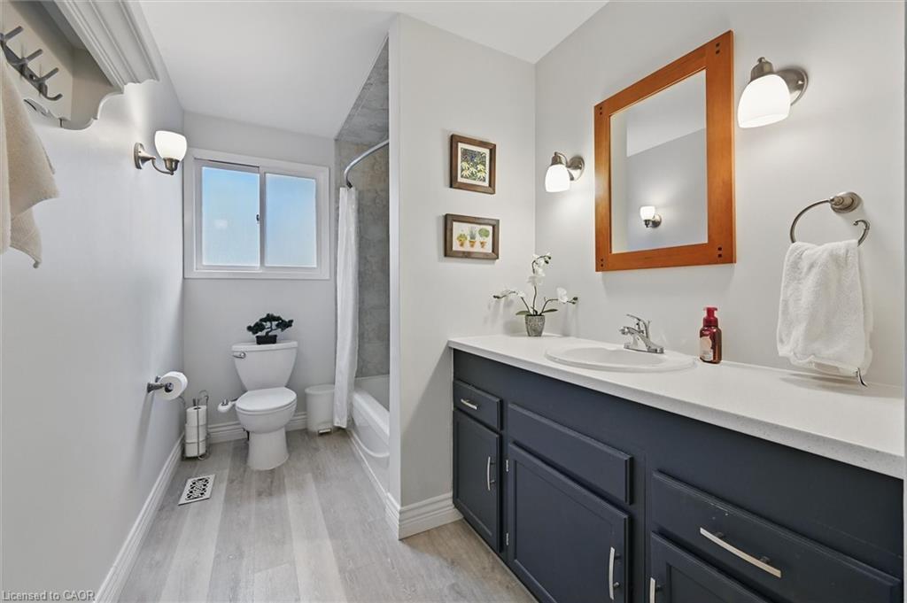 768 King Road, Burlington, ON - Indoor Photo Showing Bathroom