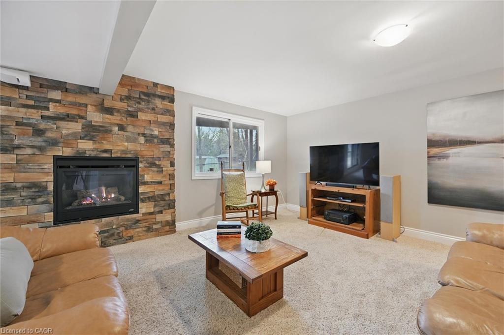 768 King Road, Burlington, ON - Indoor Photo Showing Living Room With Fireplace