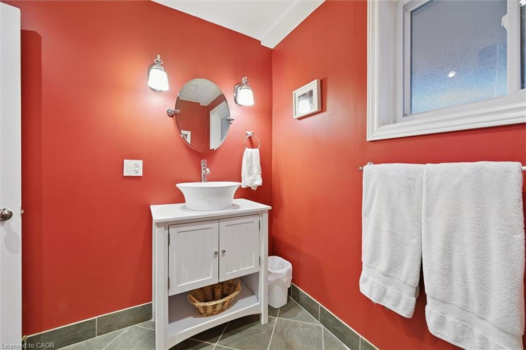 768 King Road, Burlington, ON - Indoor Photo Showing Bathroom