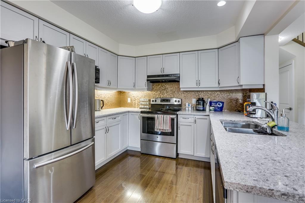 10-3423 Castle Rock Place, London, ON - Indoor Photo Showing Kitchen With Double Sink
