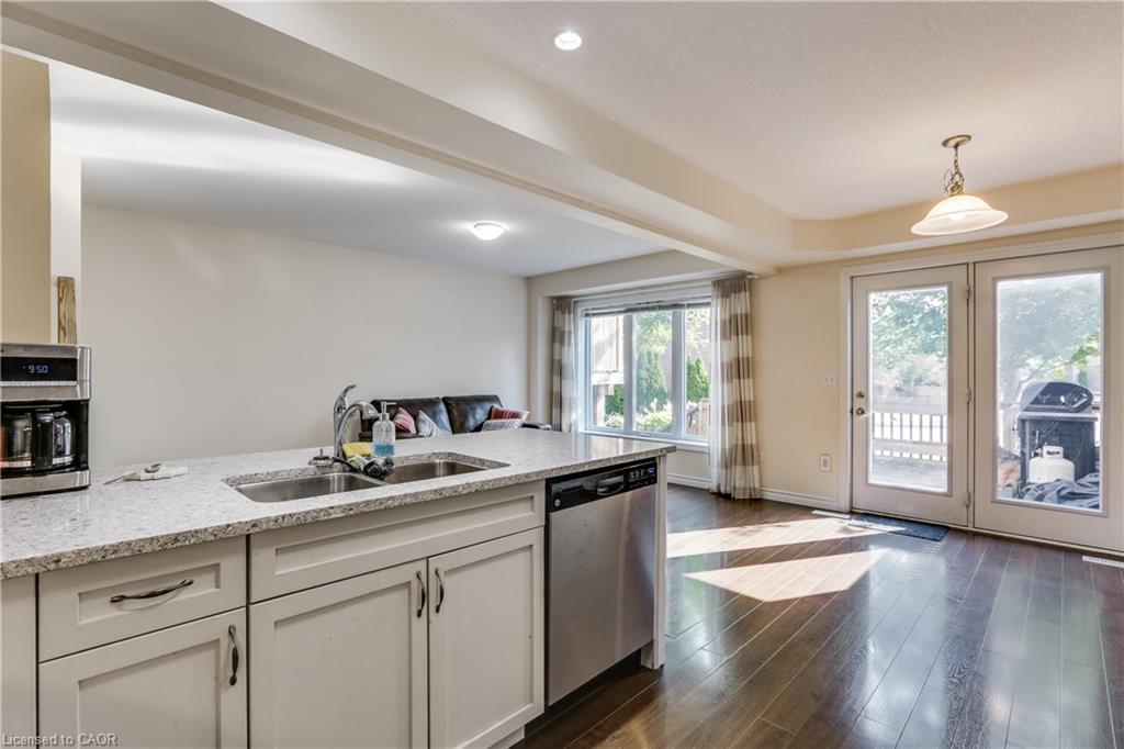 10-3423 Castle Rock Place, London, ON - Indoor Photo Showing Kitchen With Double Sink
