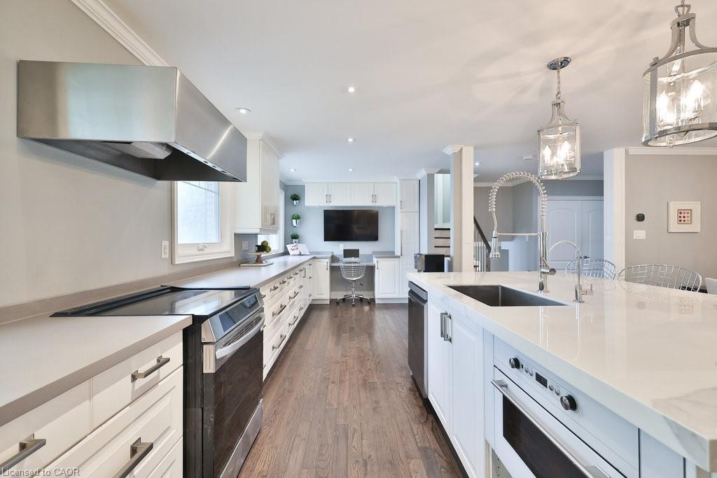 3530 Walmer Road, Burlington, ON - Indoor Photo Showing Kitchen With Upgraded Kitchen