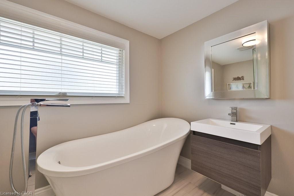 3530 Walmer Road, Burlington, ON - Indoor Photo Showing Bathroom