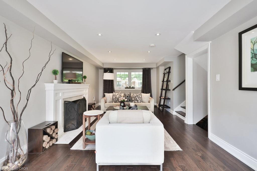 3530 Walmer Road, Burlington, ON - Indoor Photo Showing Living Room With Fireplace