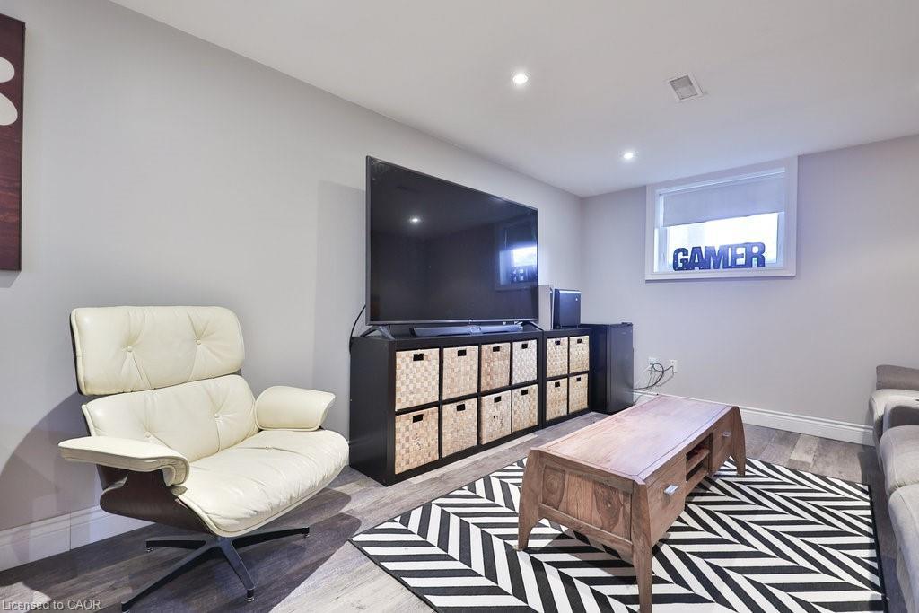 3530 Walmer Road, Burlington, ON - Indoor