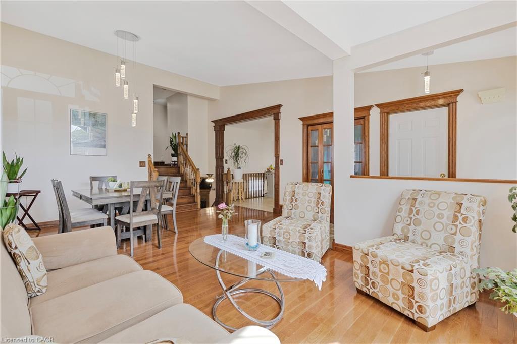 46 Foxhill Crescent, St. Catharines, ON - Indoor Photo Showing Living Room
