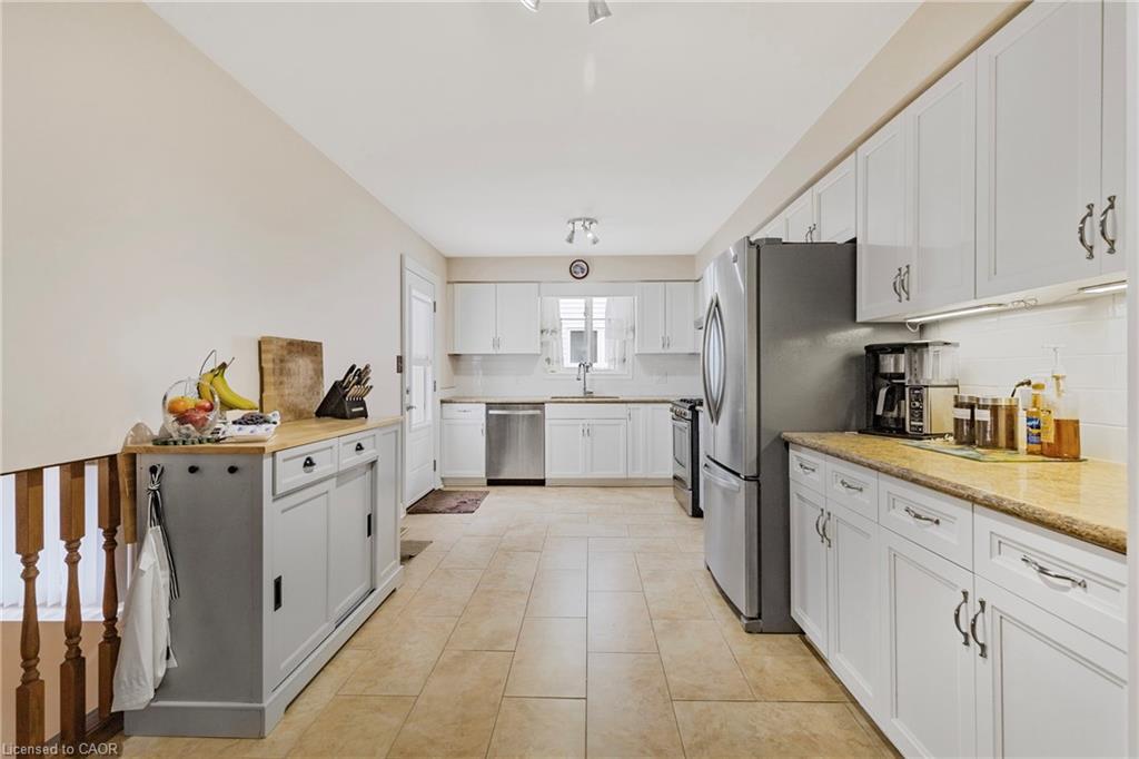 46 Foxhill Crescent, St. Catharines, ON - Indoor Photo Showing Kitchen