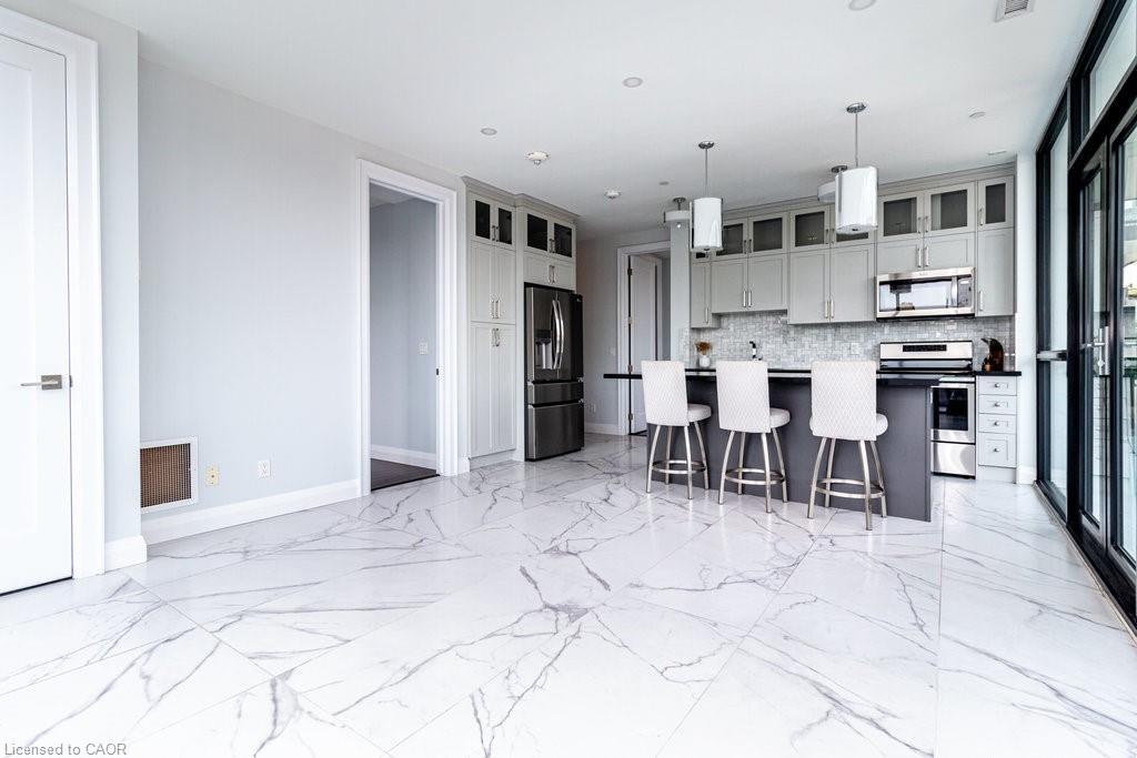 312-101 Locke Street S, Hamilton, ON - Indoor