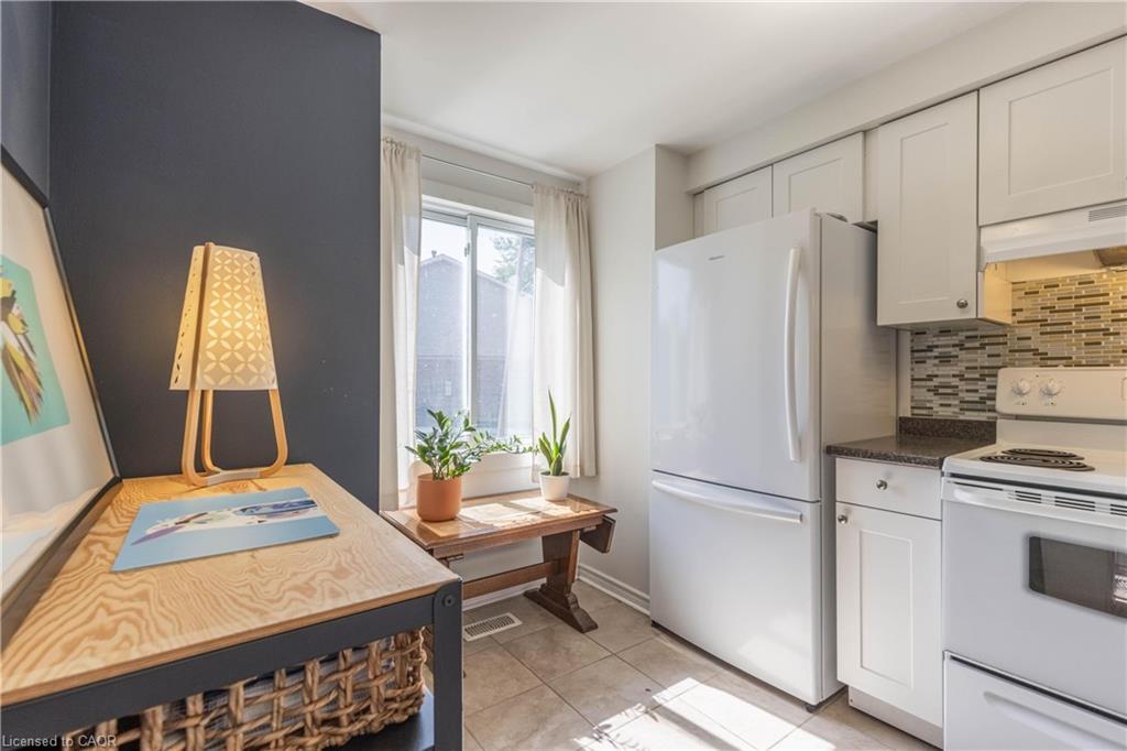 43-6767 Thorold Stone Road, Niagara Falls, ON - Indoor Photo Showing Kitchen