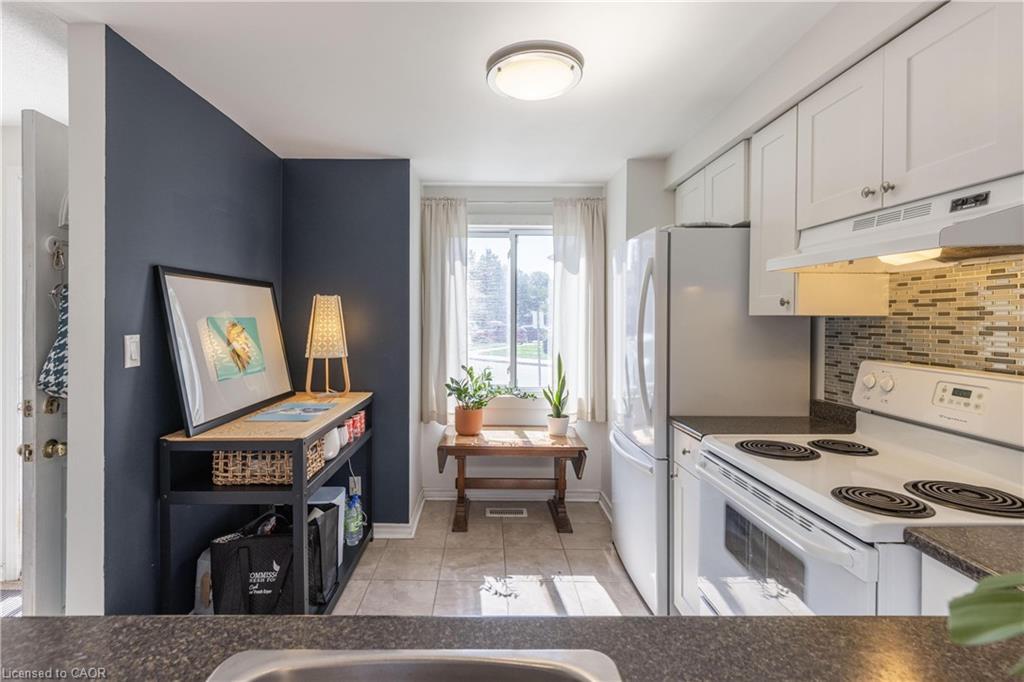 43-6767 Thorold Stone Road, Niagara Falls, ON - Indoor Photo Showing Kitchen