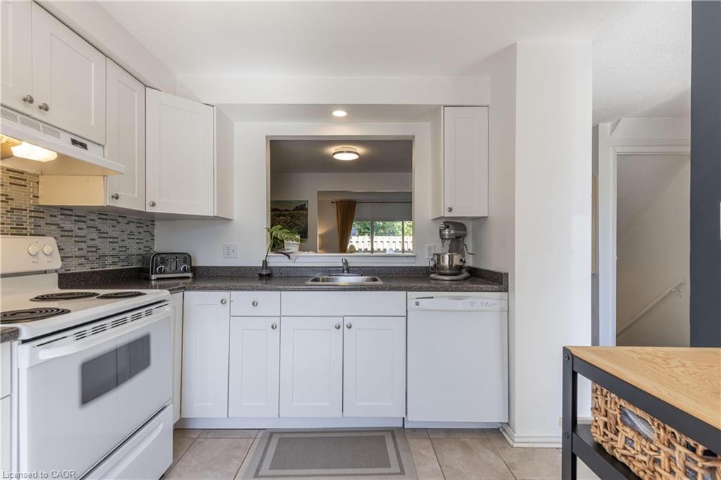 43-6767 Thorold Stone Road, Niagara Falls, ON - Indoor Photo Showing Kitchen