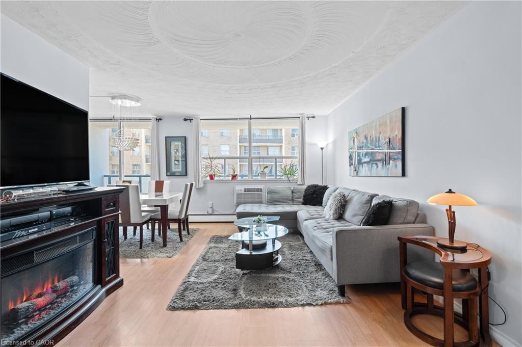 801-359 Geneva Street, St. Catharines, ON - Indoor Photo Showing Living Room With Fireplace